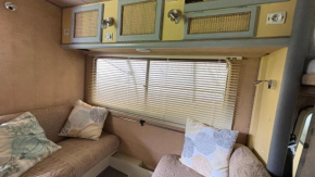 Ficelle, Chambre d'hôtes en camping car Vintage
